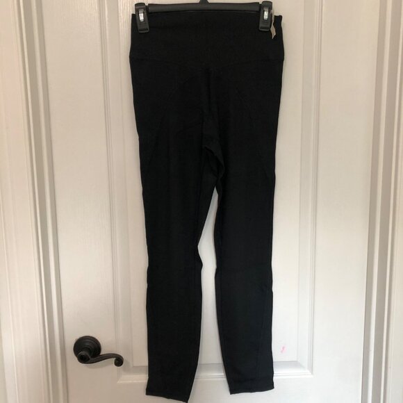 Offline By Aerie Hi-Rise Black Leggings Size Large Nylon & Elastane Comfort NWT - Picture 1 of 11
